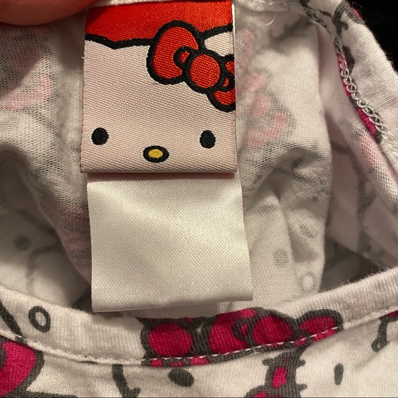 Sanrio Hello Kitty Sleep Tunic, Junior’s Small - Item 0031 - Picture 5 of 6